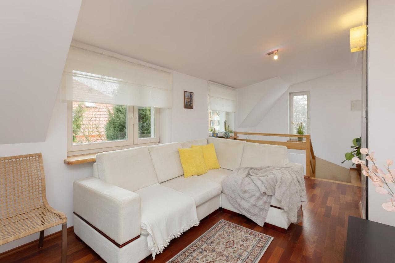 Quiet Bemowo House With Garden By Renters Будинок відпочинку Варшава