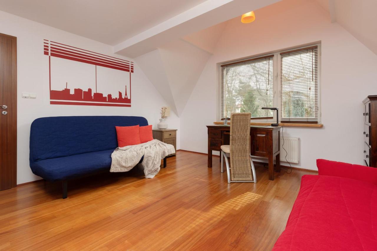 Quiet Bemowo House With Garden By Renters Casa vacanze