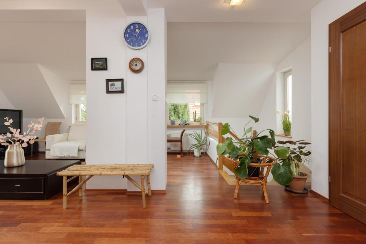 Quiet Bemowo House With Garden By Renters Будинок відпочинку