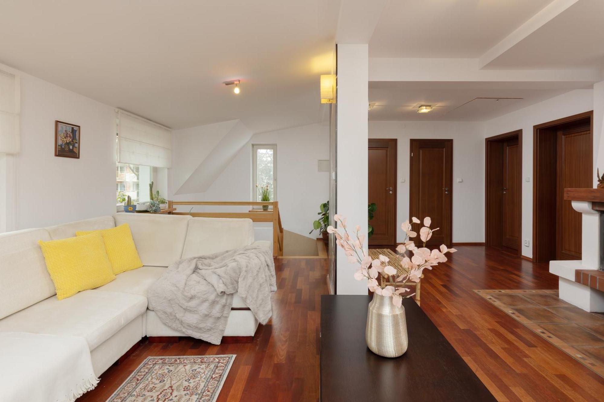 Quiet Bemowo House With Garden By Renters Будинок відпочинку